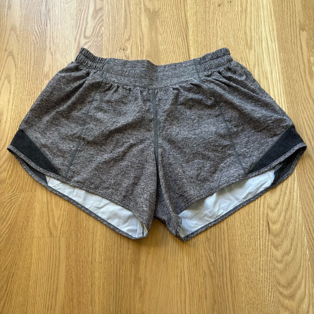 Lululemon Hotty Hot Short II Women's Size 6 Tall Long 4" Gray Lined
